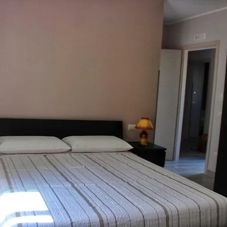 Lo Spillo Nocleg ze śniadaniem Pineto